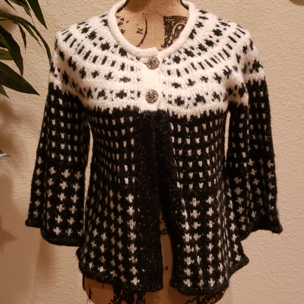 Christopher & Banks Blk/W Swing Sweater